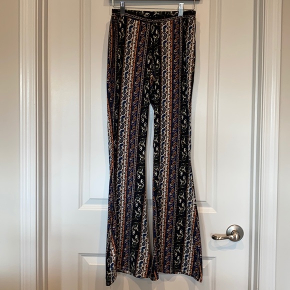 About A Girl Pants - Sz Med bell bottom leggings